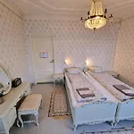 Cafe Bed & Breakfast *