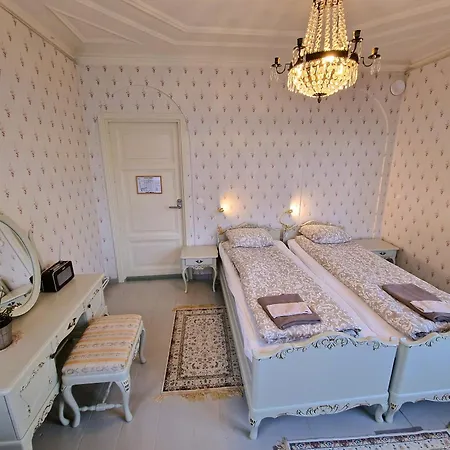 Cafe Bed & Breakfast *