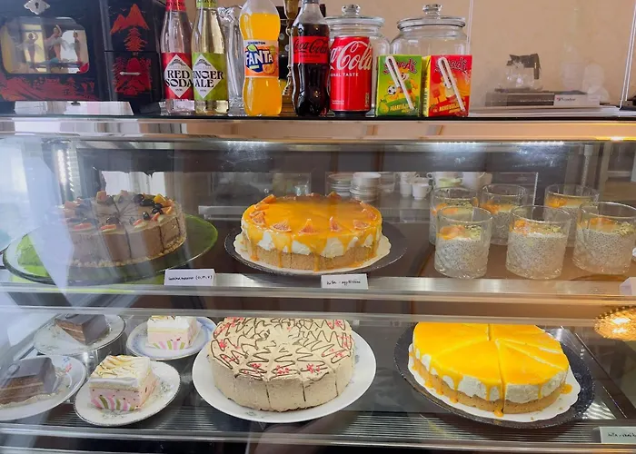 Cafe Bed & Breakfast *